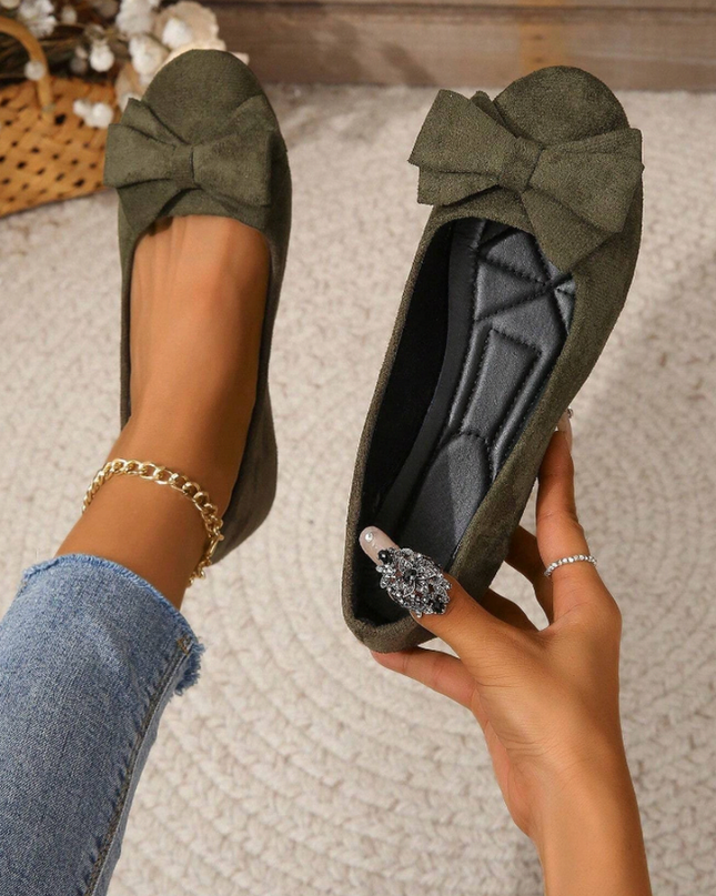 Blossia | Flat Shoes with Ribbon Accent