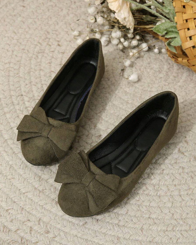 Blossia | Flat Shoes with Ribbon Accent