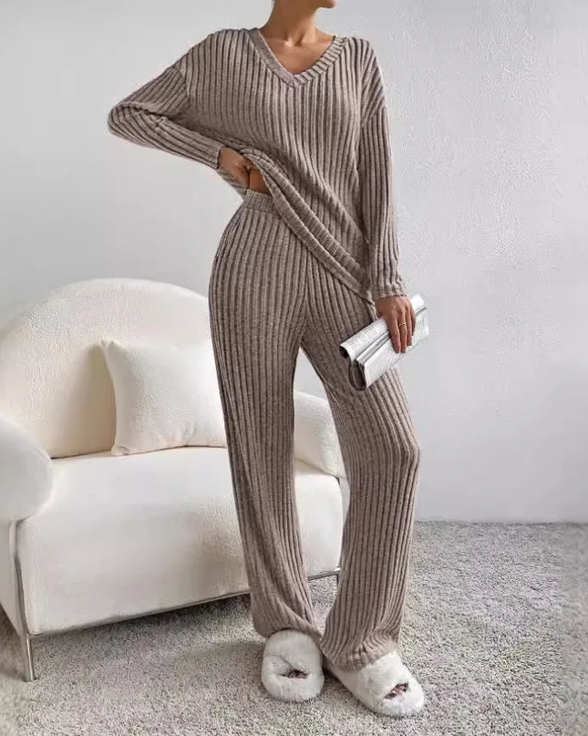 Evangeline | Two-Piece Knit Lounge Set – V-neck Knitwear